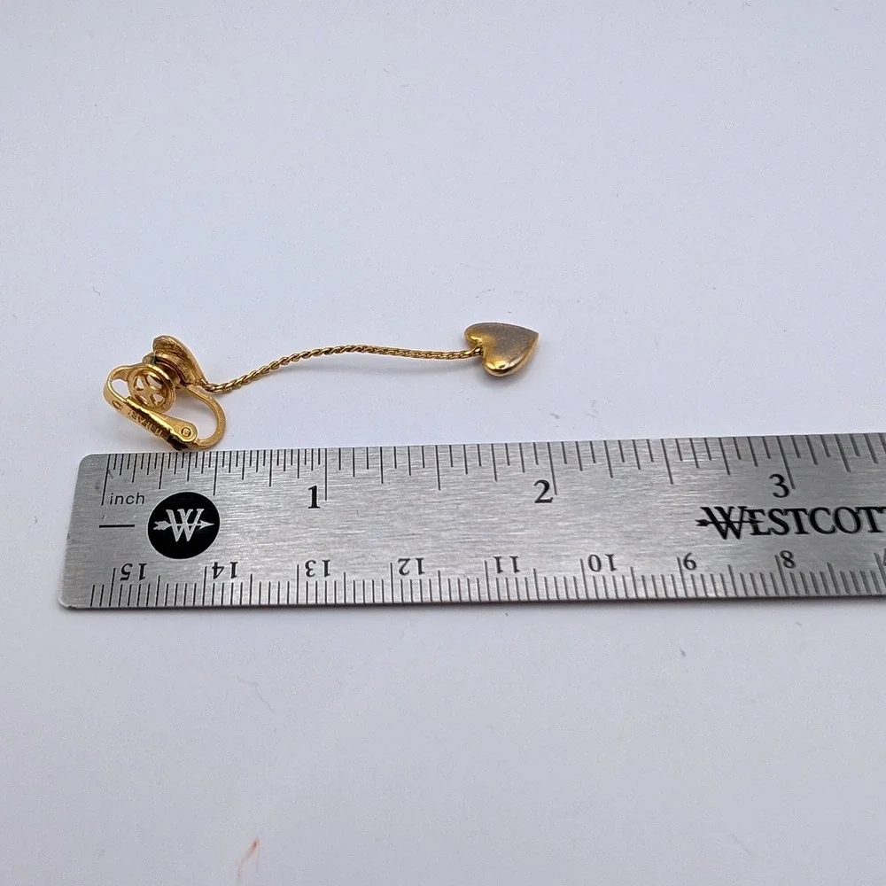 Vintage Trifari Gold Tone Double Heart Dangle Drop Clip On Earrings 3806